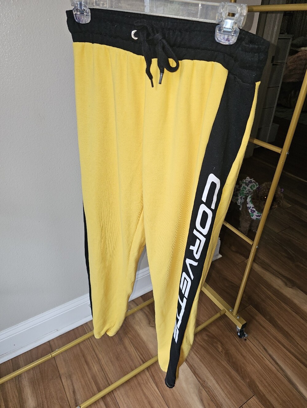💛🖤💛Corvette Black Yellow Jogger Sweatpants Medium GM Racing EUC🖤💛🖤